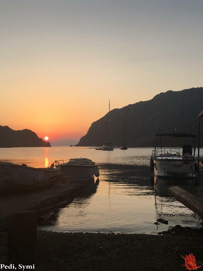 Korali Villa Сими Екстериор снимка